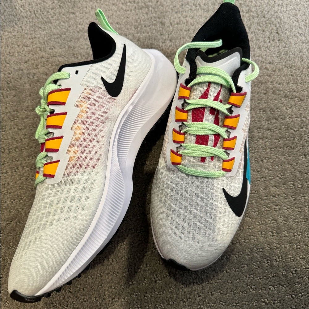 NIB NIKE Air Zoom Pegasus Running shoes.